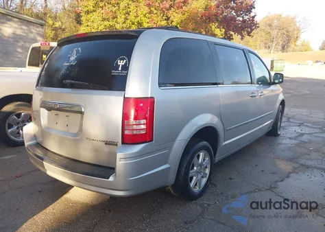 2010 Chrysler Town & Country Touring из США, поврежденный, VIN 2A4RR5D18AR315367